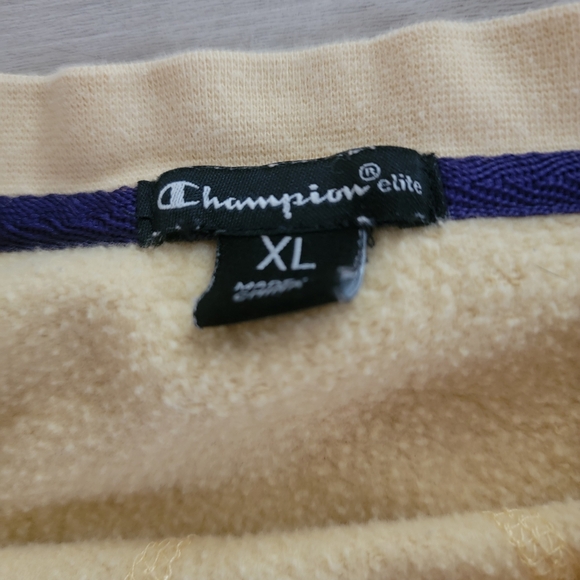 Champion Light Yellow Crewneck Sweatshirt with University Of Washington Logo - Picture 4 of 6